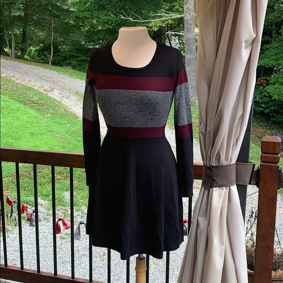 Iz Byer Dresses & Skirts - 🖤 IZ byer black gray burgundy size small dress 🖤